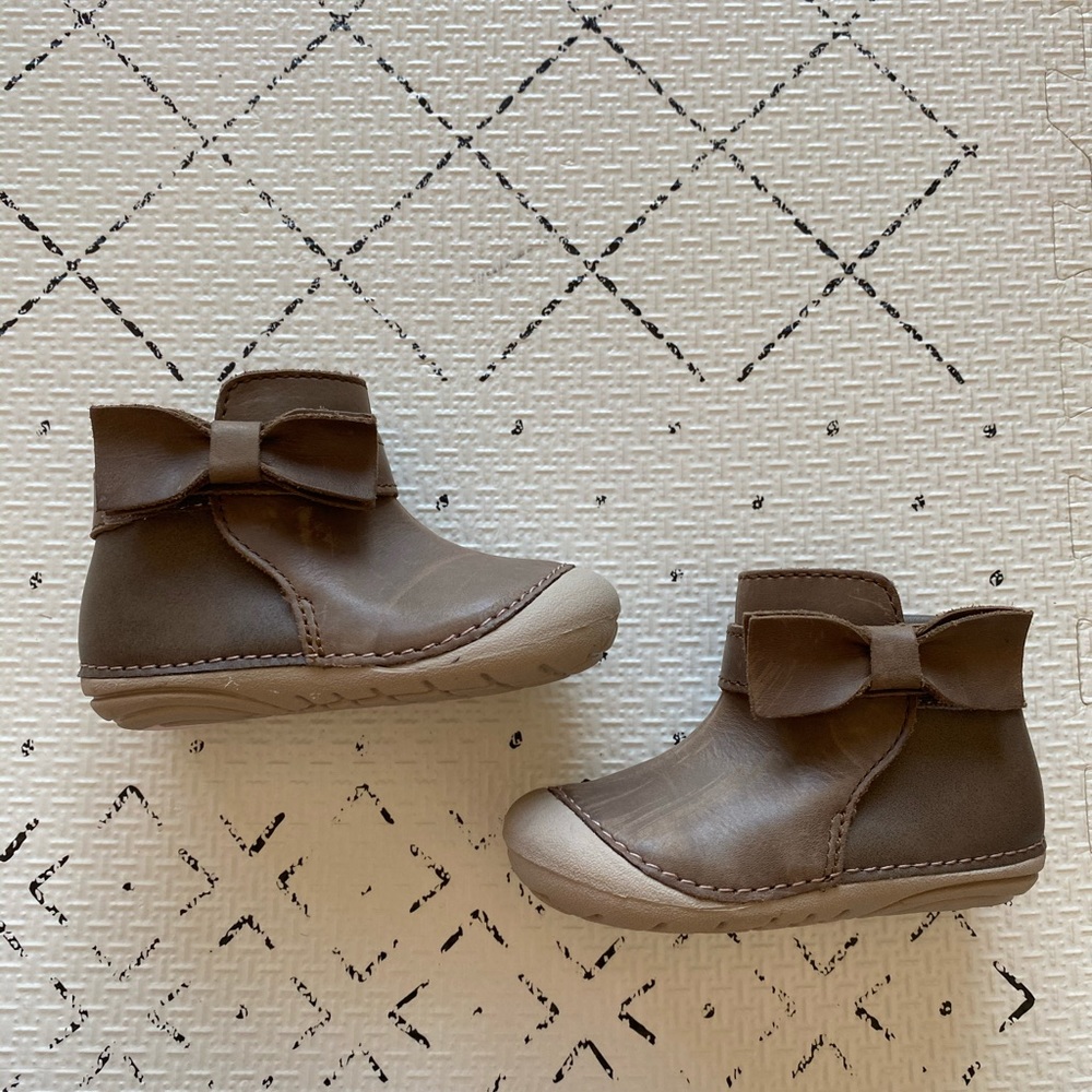 STRIDE RITE Brown Leather Bow Bootie